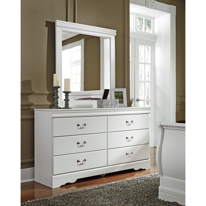 A room setting featuring Anarasia White Mirror